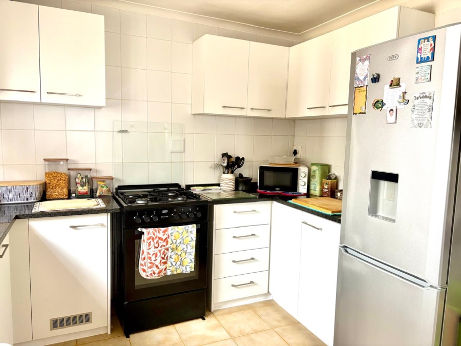To Let 2 Bedroom Property for Rent in Sunnydale Western Cape